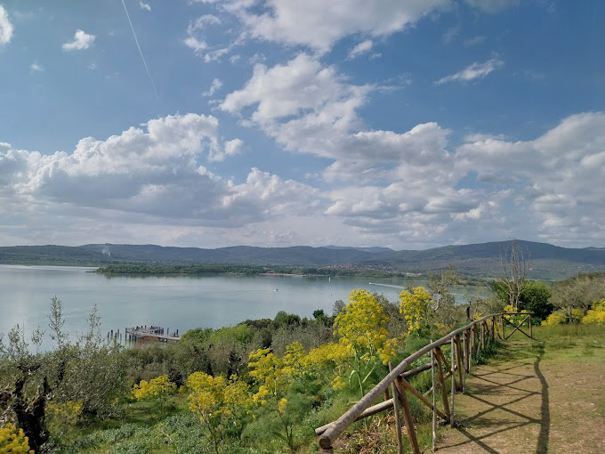 Umbria, importante Camping Village su lago